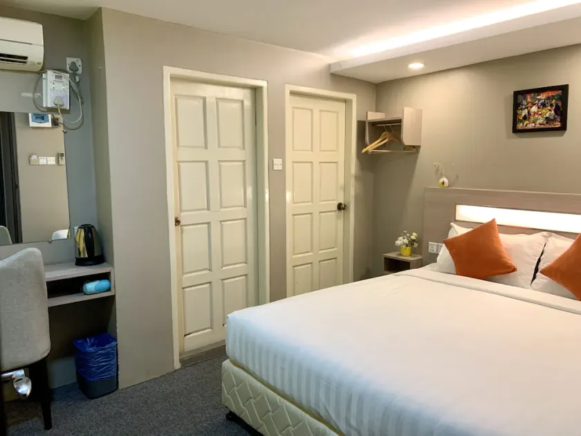 The Vibe Inn - Image 1