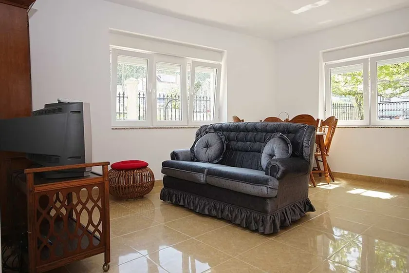 House - 3 Bedrooms - 02118 - Image 1