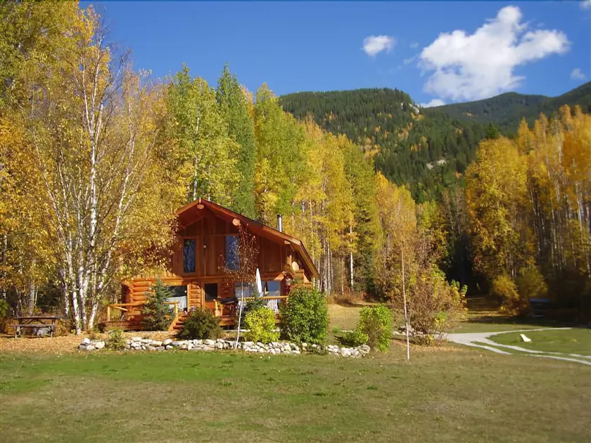 Blaeberry Mountain Lodge - Image 1