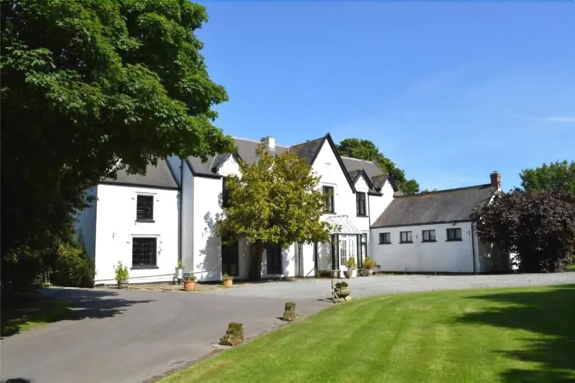 The Victorian House B&B - Image 1