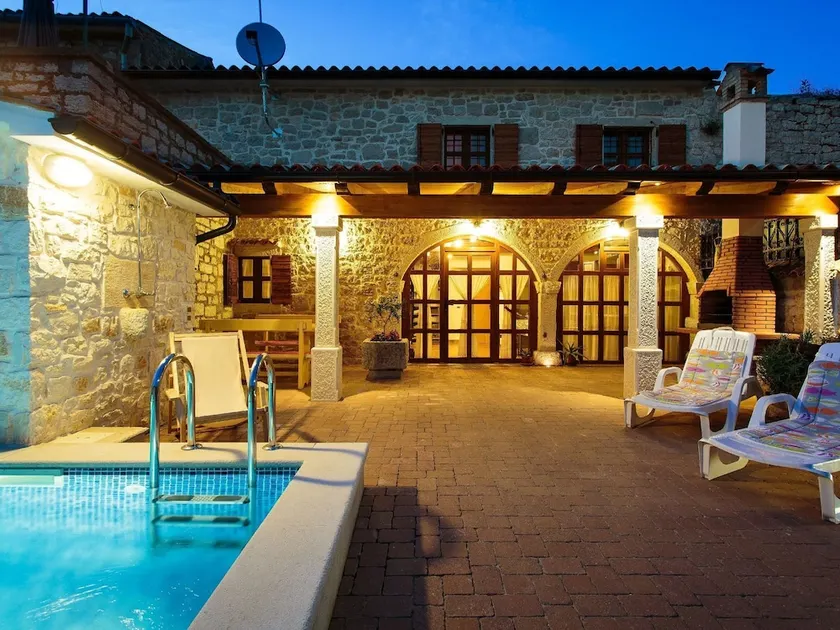 Cozy Holiday Home With Heated Pool, Near Lim Bay and the Beach - Image 1