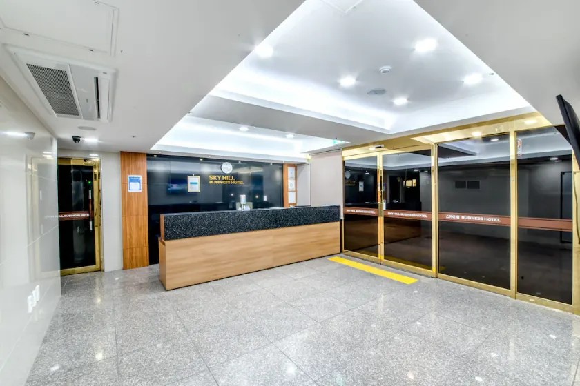 Sky Hill Hotel - Image 1