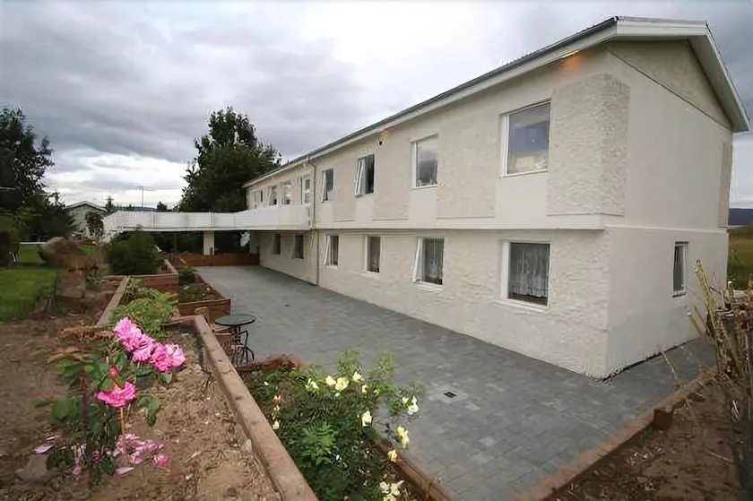 Lonsa Guesthouse - Image 1