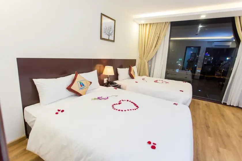 Apple Hotel - Image 1