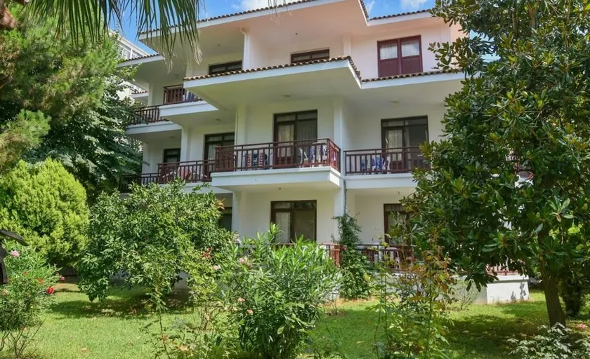 Cizenel Hotel - Image 1