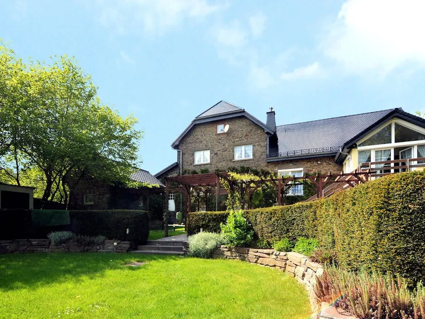 Cosy House With Beautiful Terrace Very Large and Nicely Laid-out Garden and Wifi - Image 1