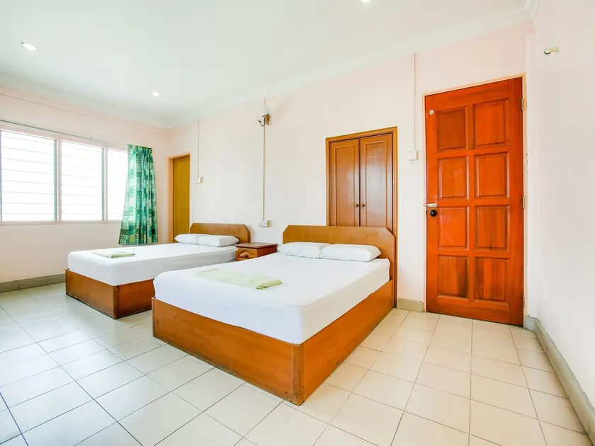 SPOT ON 89626 Hotel Dinar - Image 1