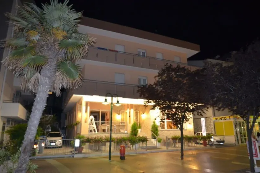 Hotel Larenzia - Image 1