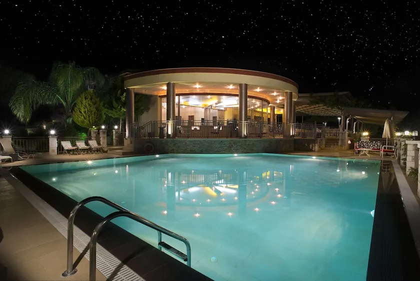 3 Aktes Resort - Image 1