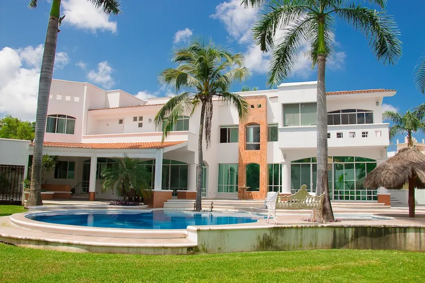 Luxury Villa Alamos - Image 1