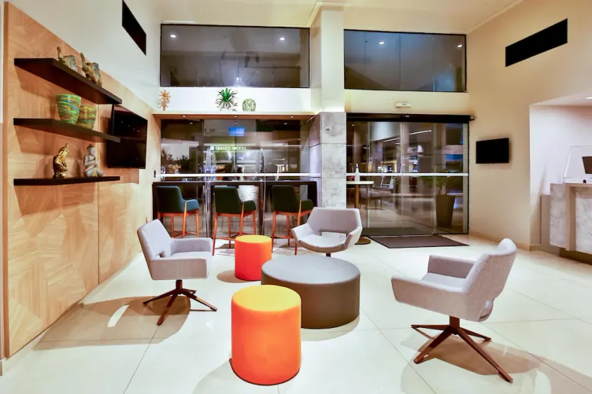Quality Suites São Salvador - Image 1