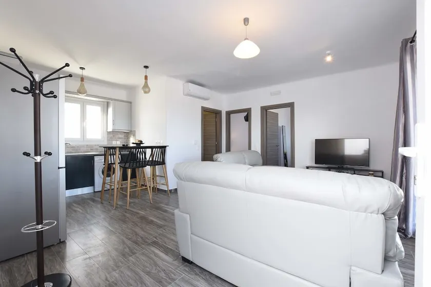 Sol House - Image 1