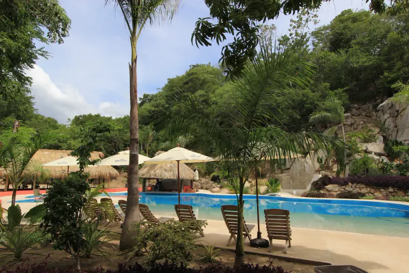 Hotel Plaza Tangolunda - Image 1