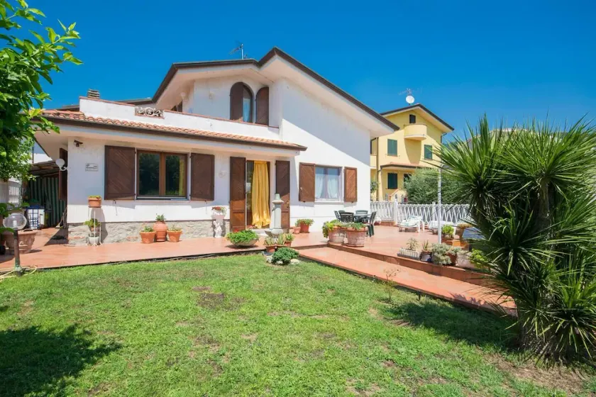 ALTIDO Villa for 4 with Garden close to Pisa - Image 1