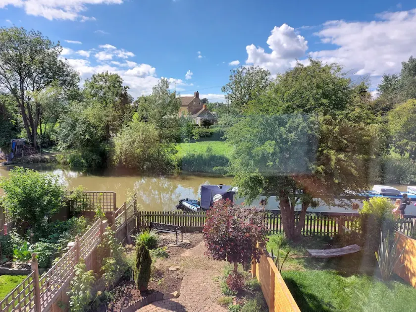 Canalside Village House In Northampton, England - Image 1