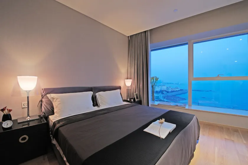 Qingdao Majesty Mansion Hotel - Image 1