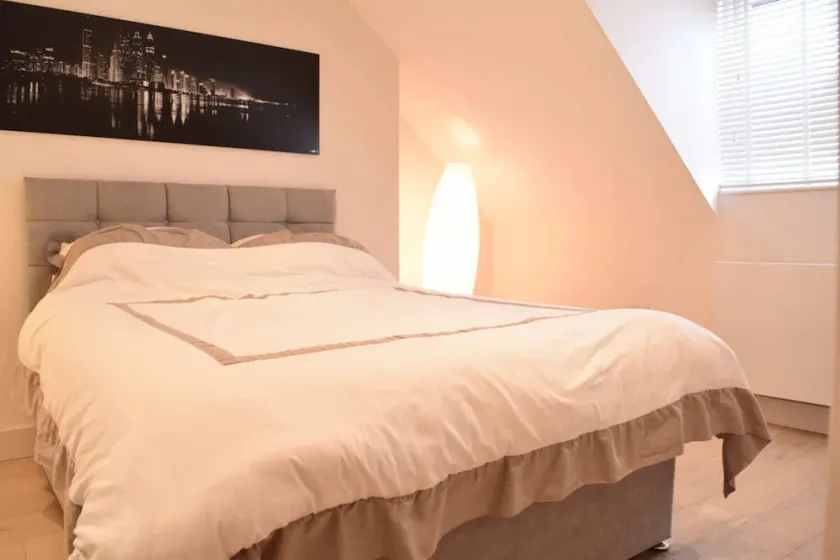 Stylish 2 Bed Apartment in West Hampstead - Image 1