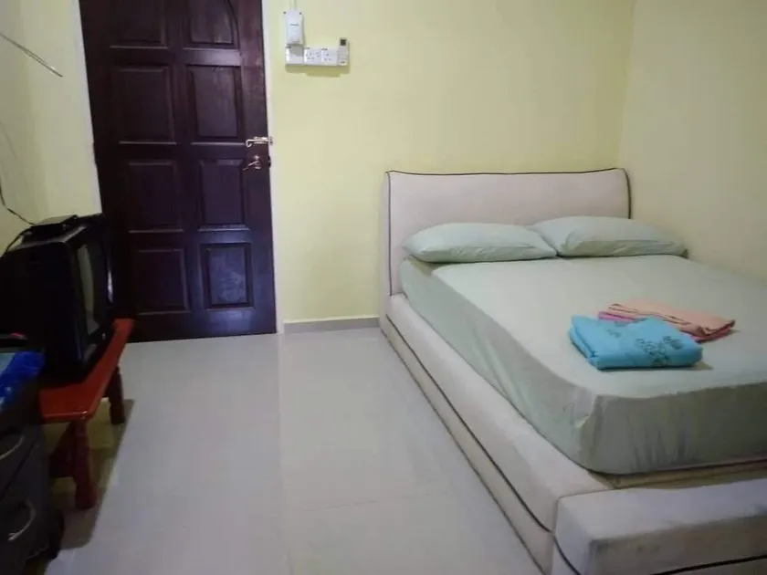 OYO HOME 90600 Ummi Chalet Dungun - Image 1