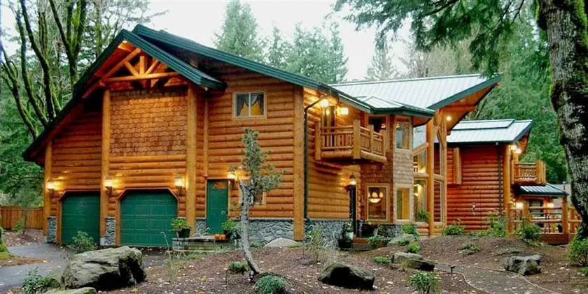 Sandy Salmon Bed & Breakfast Lodge - Image 1