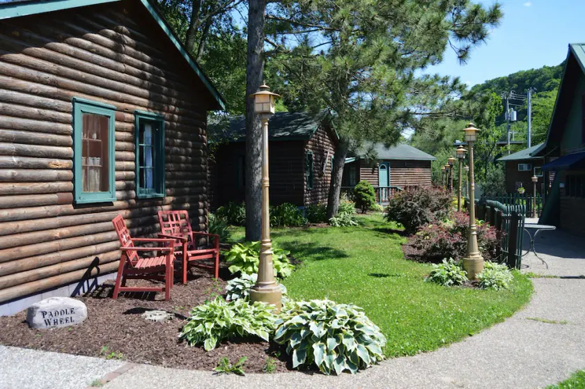 Moon River Cabins - Image 1