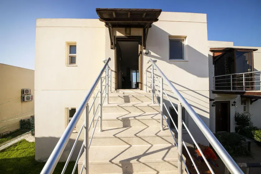 Sleek Flat With Private Beach and View in Milas - Image 1