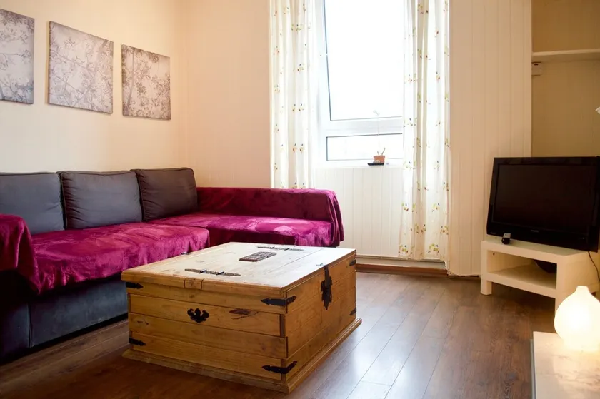 1 Bedroom Flat near Dalry Area - Image 1
