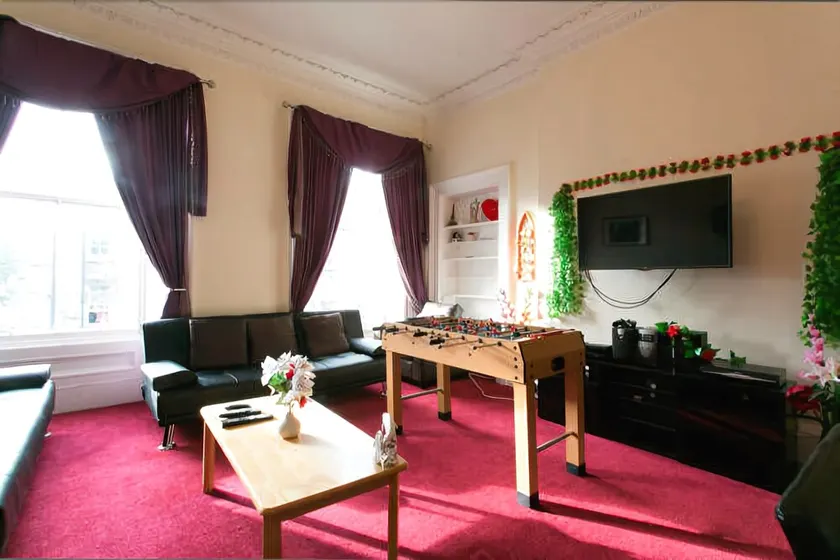 Syozant Lauriston Apartments - Image 1