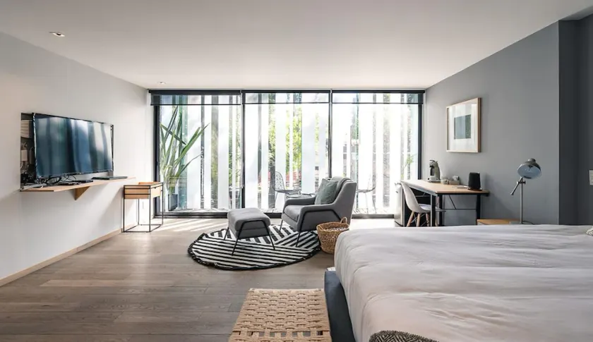 Casai Luxury Designer Apt in the Best Location - Image 1