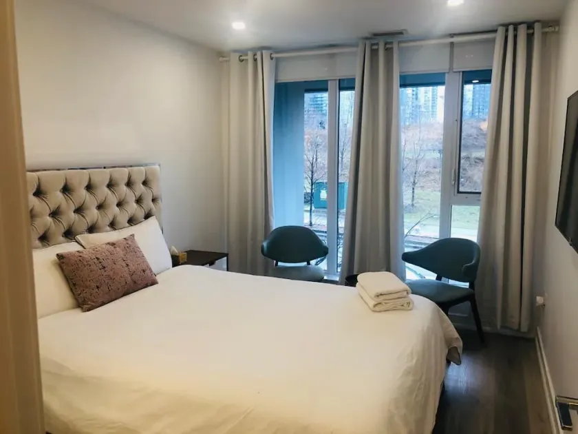 Toronto Downtown Suites City View - Image 1