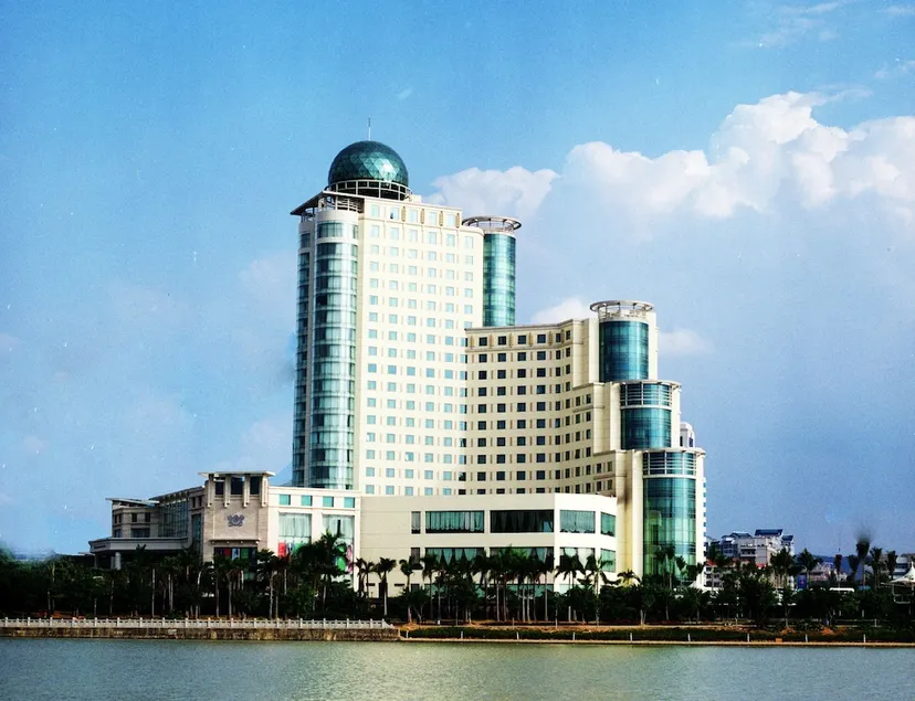 Guangxi Wharton International Hotel - Image 1