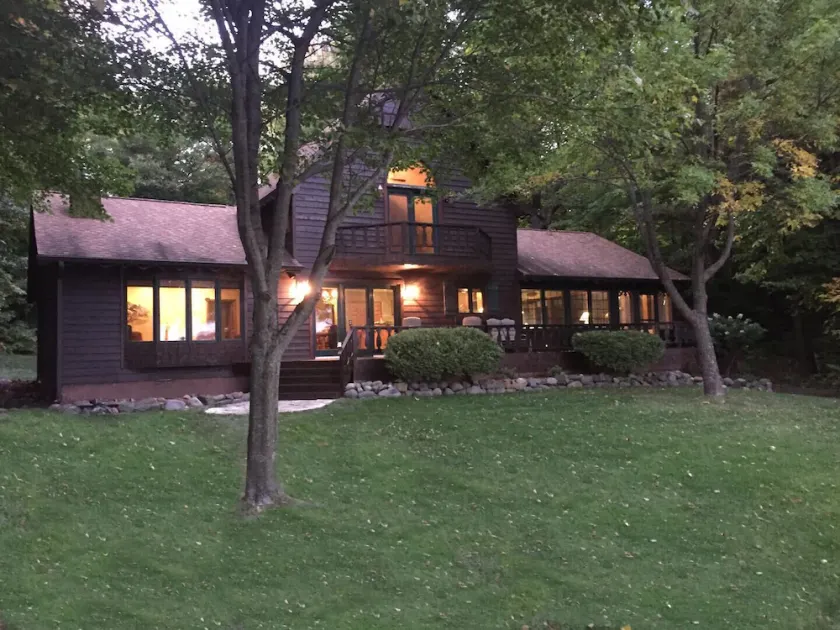 Lazy Pines Lodge - Image 1