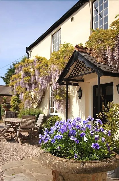 Kilbury Manor Bed & Breakfast - Image 1