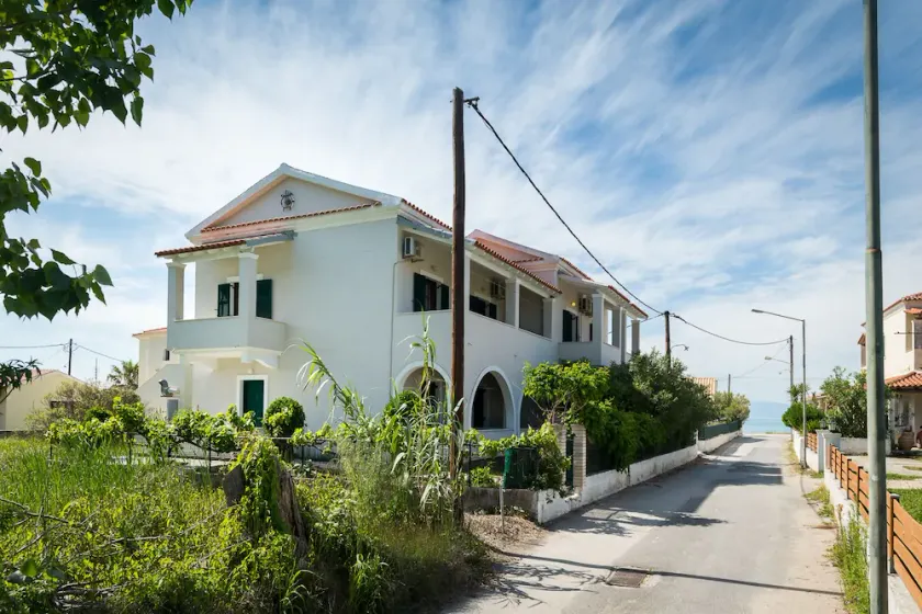 Marias Seaside Apartments - Image 1