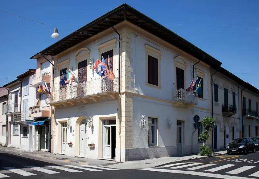La Petite Maison - Image 1