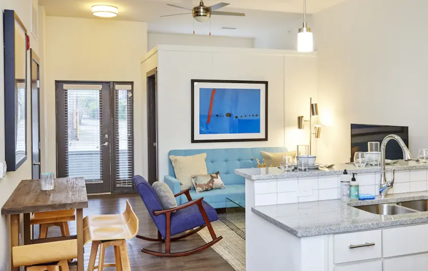 Luxury Building 3BR/2BA! Prime Downtown Mass Ave! - Image 1