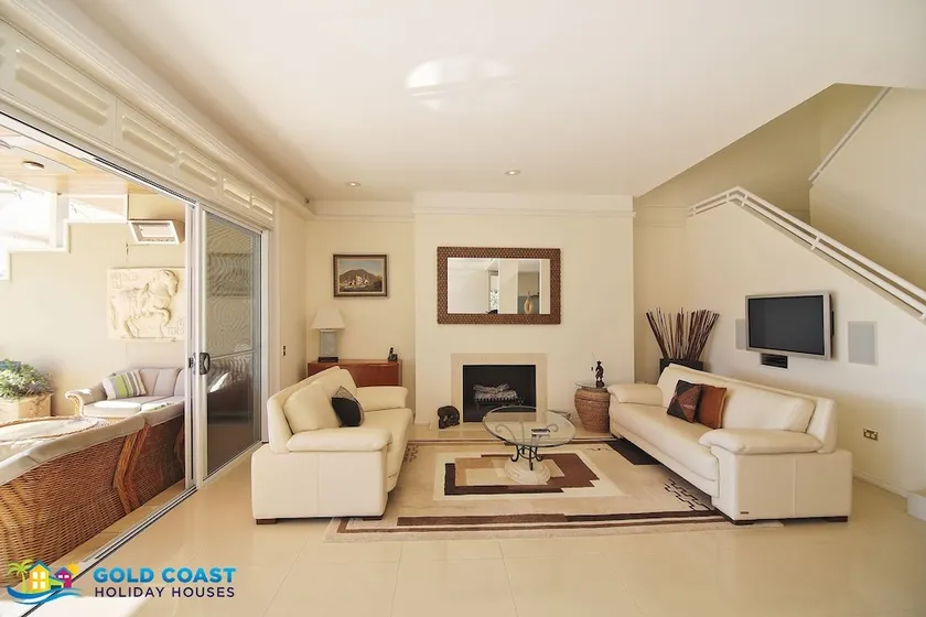 Harbourfront Retreat - Image 1