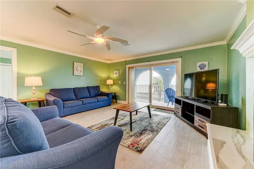 Island Retreat, Beach Front, 4 Bedrooms, Sleeps 12 - Image 1