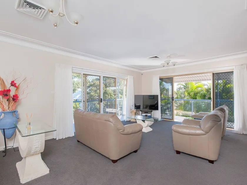 Villa Floridiana, 45 Ronald Avenue - Image 1