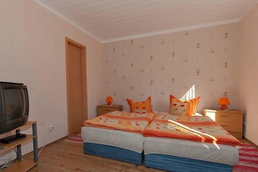 Sehr-guenstiger-Bungalow-fuer-2-Personen-1-Aufbettung-auf-Ruegen - Image 1