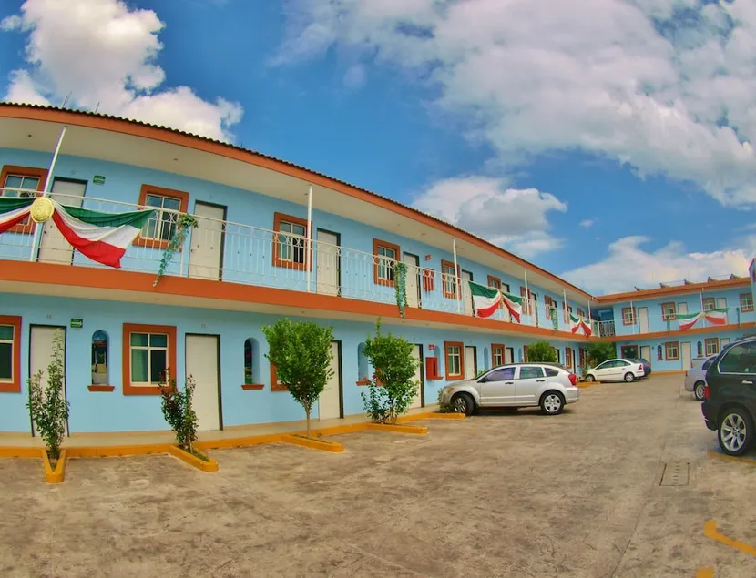 Hotel Plaza Bandera Revolucion - Image 1