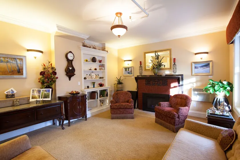 Oak Street Hotel - Image 1