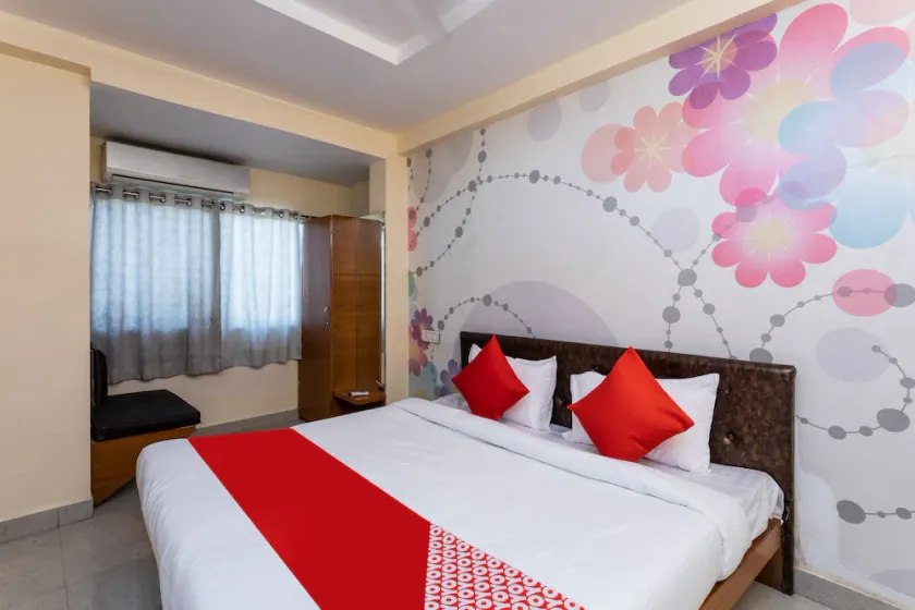 Hotel Padma Palace by OYO Rooms - Image 1