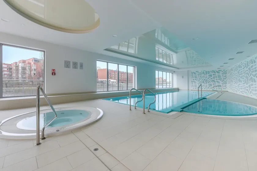 Flats For Rent - Waterlane Island - Image 1