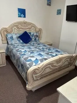 Busy Bee Guest House - Image 1