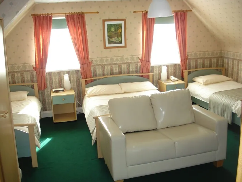 Acorn Lodge Guest House - Image 1