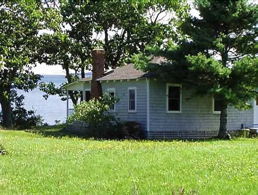 Gray Cottage - Three Bedroom Home - Image 1