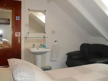 Aabba Guest House - Image 1