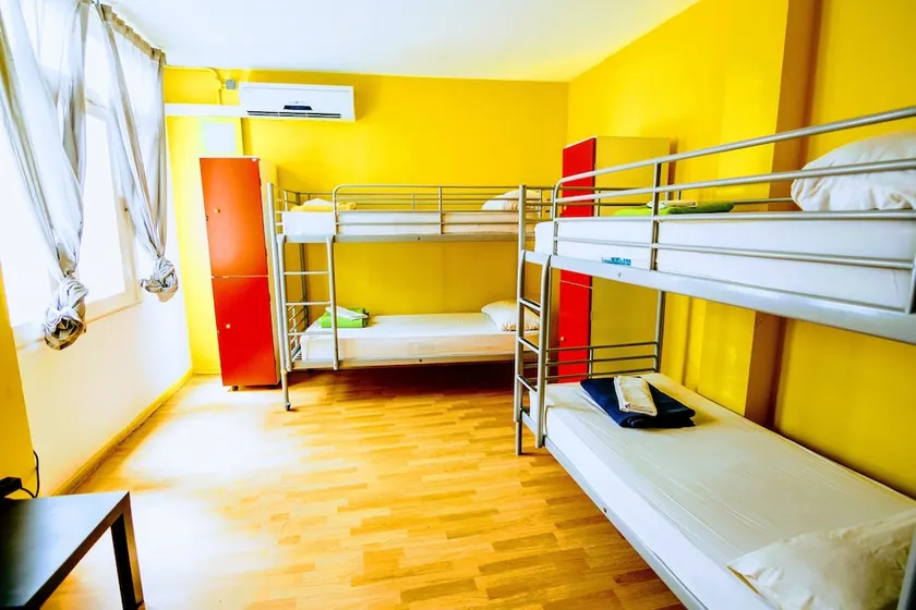 Yellow Nest Hostel Barcelona - Image 1