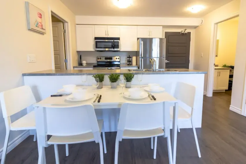 Newly Renovated Modern Condo Near Hospital, UNB Patio & Parking Coffee - Image 1