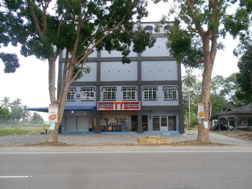 OYO 90316 TT Rest House - Image 1